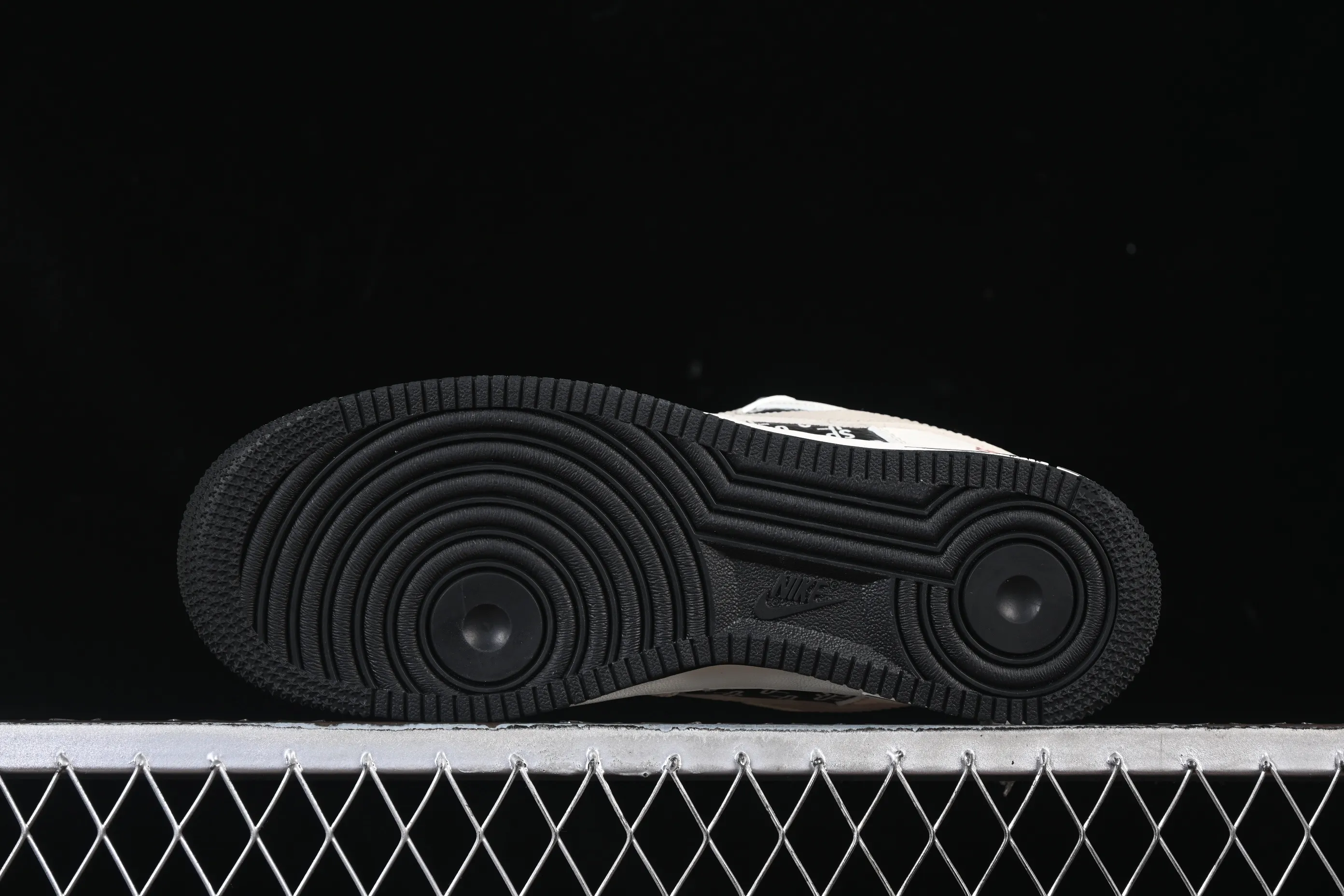 All Categories Nk Air Force 1 Air Force Series Nk Air Force 1 Low Air Force Low Nike Air Force 1'07 Low Joint Beige Black Black Red High-end Customized Low-top Casual Sneakers XD2588-610